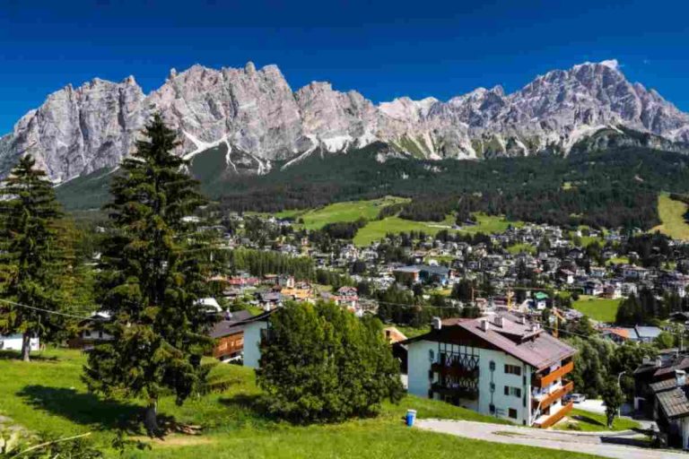 Voyage à Cortina, l’utopie moderniste en plein coeur des Dolomites
