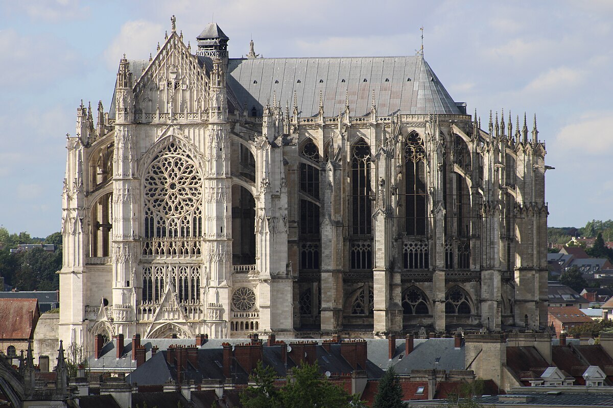 À 1h30 de Paris, cette cathédrale gothique fut un temps la plus haute du monde – elle a d’ailleurs inspiré Claude Monet